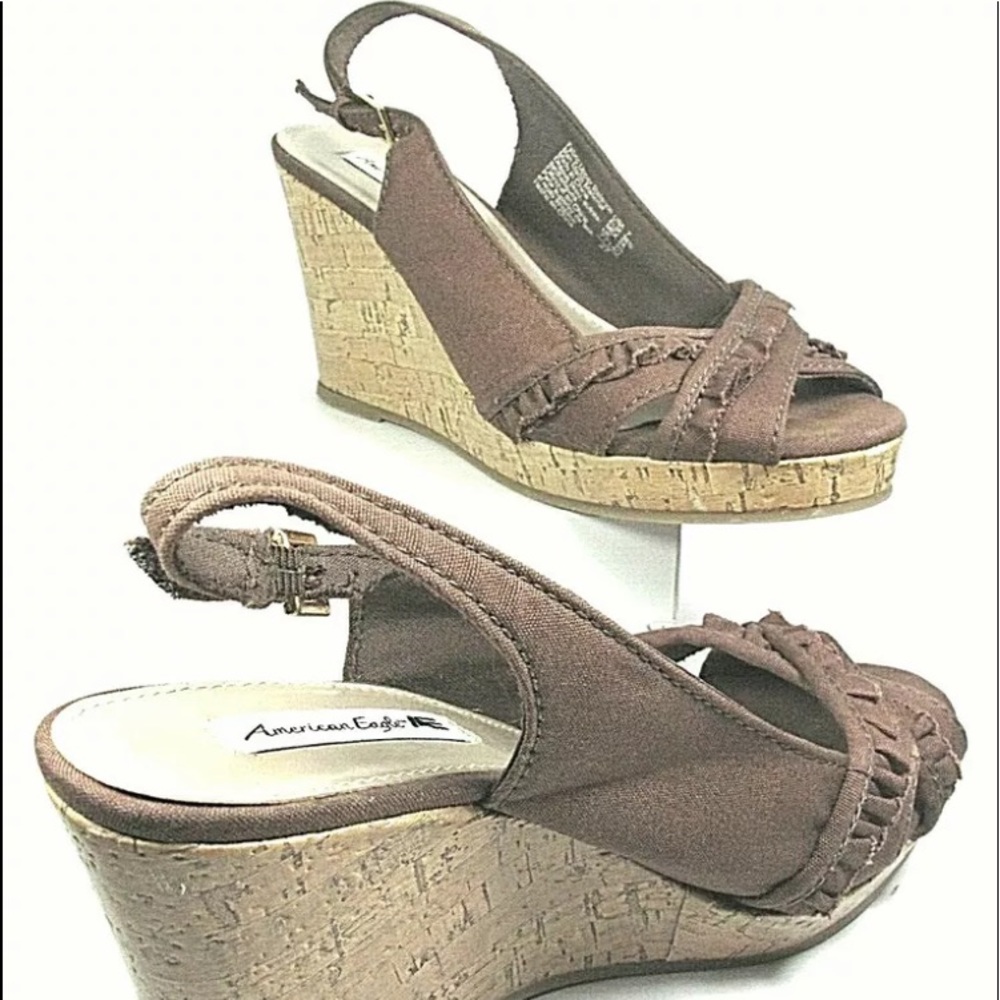 LIKE NEW! AMERICAN EAGLE WEDGE SANDALS - Picture 12 of 14